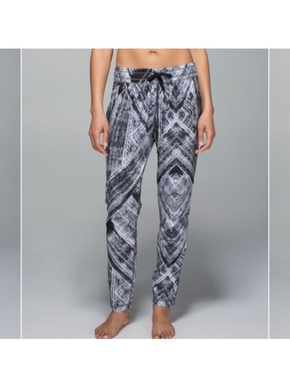 LULULEMON Namaskar pants Heat Wave White Black B28 Size 8